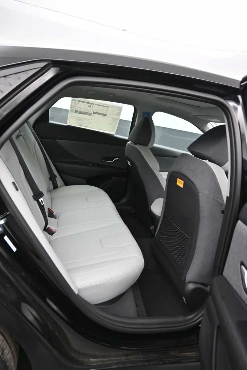 New 2026 Hyundai Elantra Limited FWD image 12