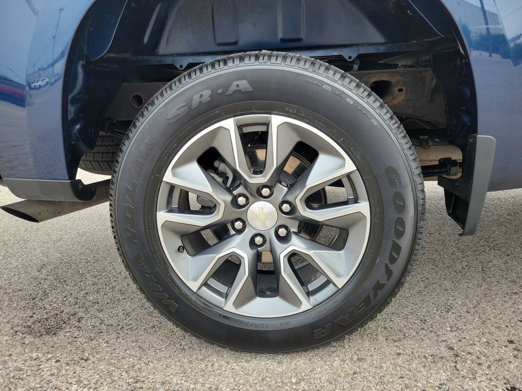 Used 2023 Chevrolet Silverado 1500 LT AWD/4WD image 5