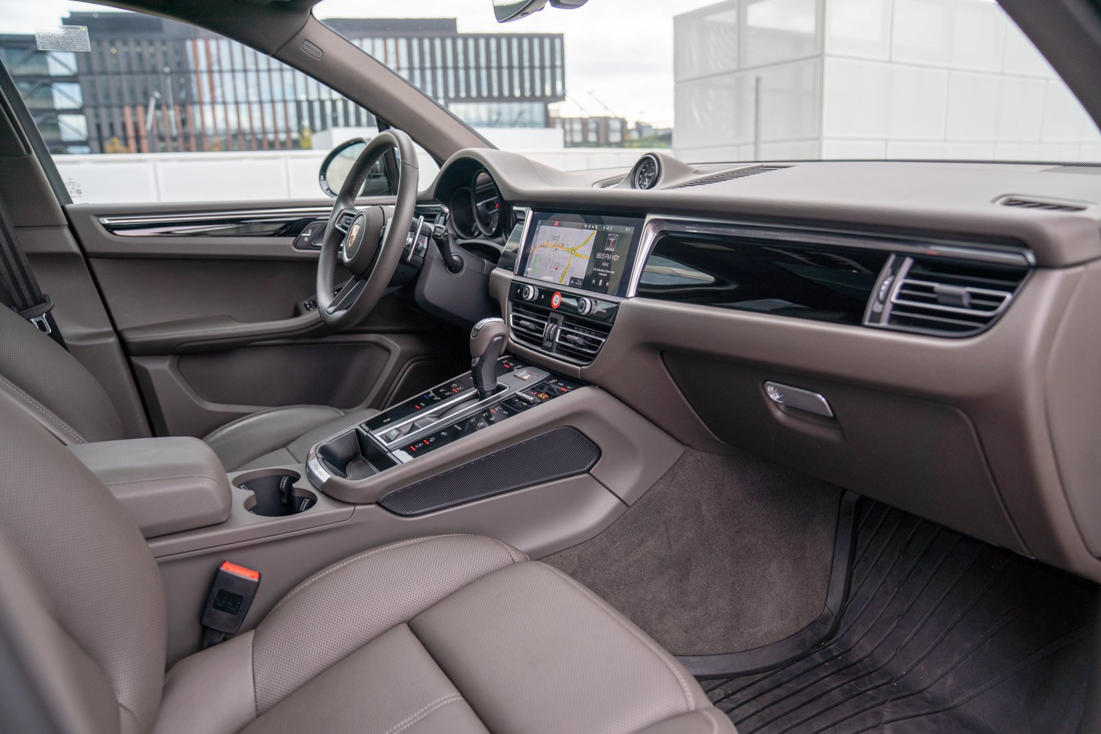 Certified 2026 Porsche Macan AWD/4WD image 24
