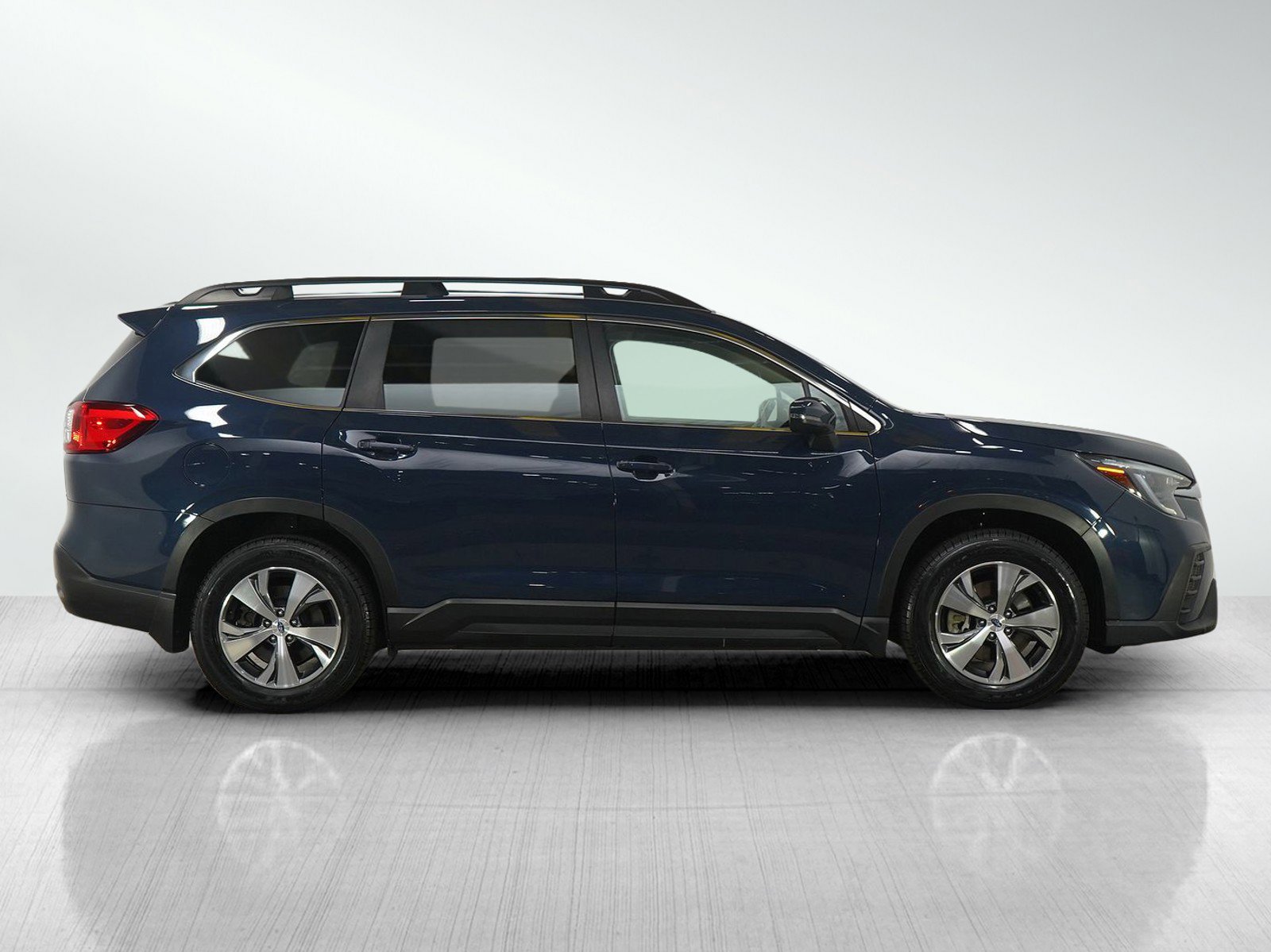Used 2023 Subaru Ascent Premium image 6