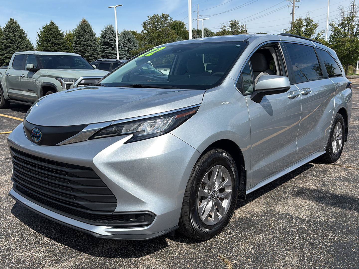 Used 2022 Toyota Sienna LE AWD/4WD image 29