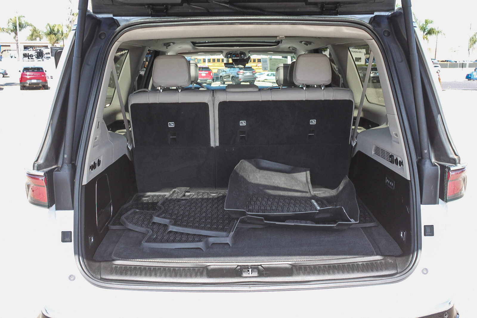 Used 2023 Jeep Wagoneer L Series III w/ Premium Group I image 29