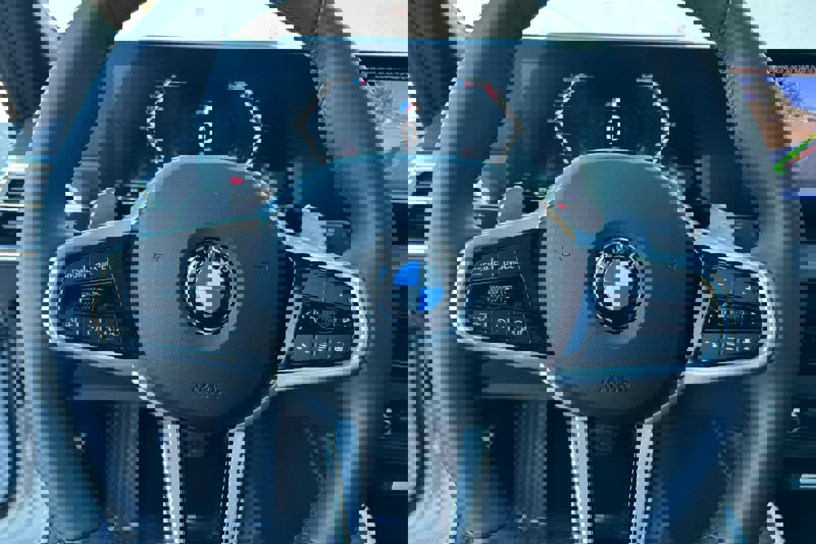 Used 2025 BMW 330i Sedan w/ M Sport Package image 26