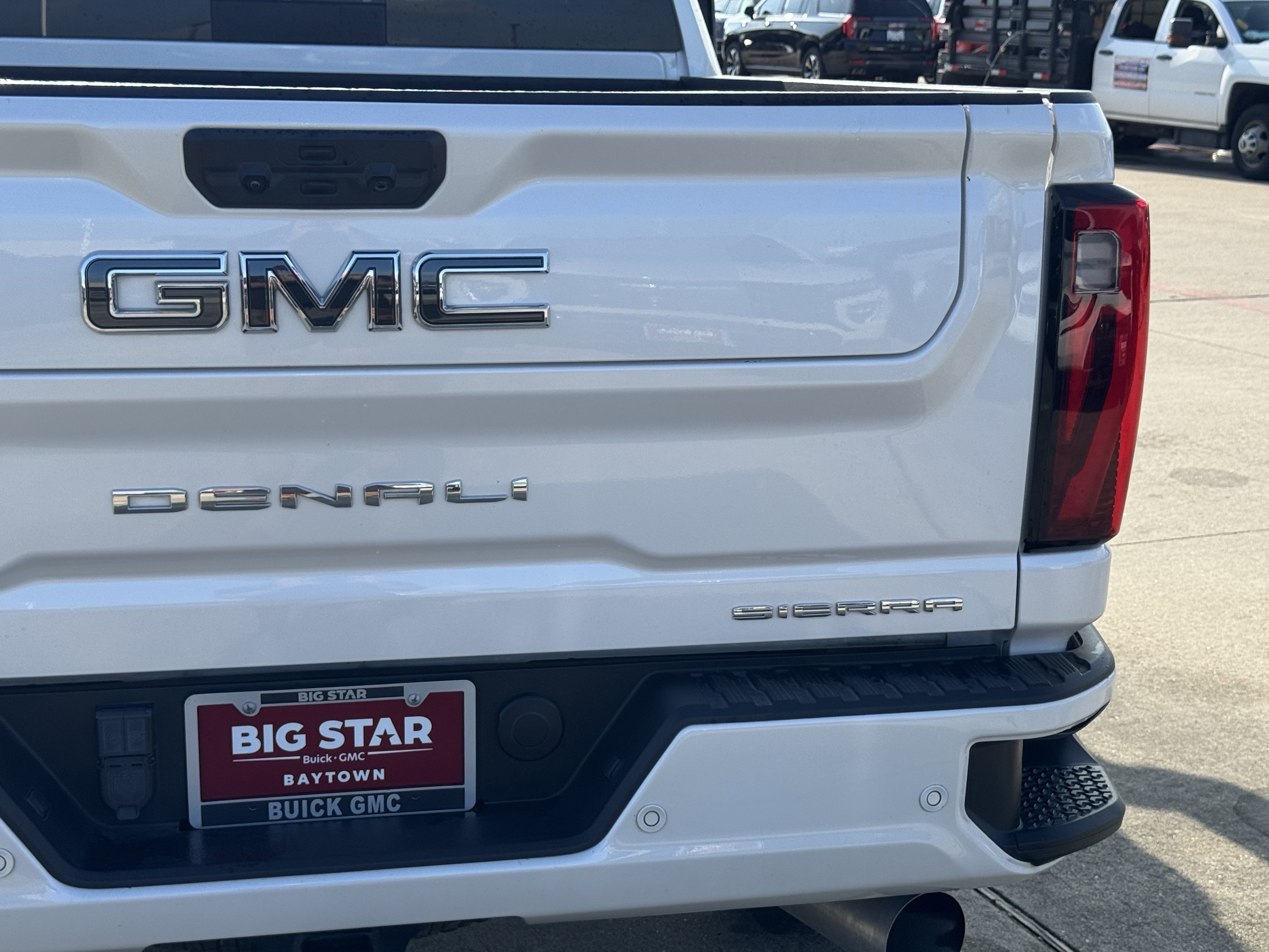 Used 2024 GMC Sierra 2500 Denali Ultimate AWD/4WD image 10