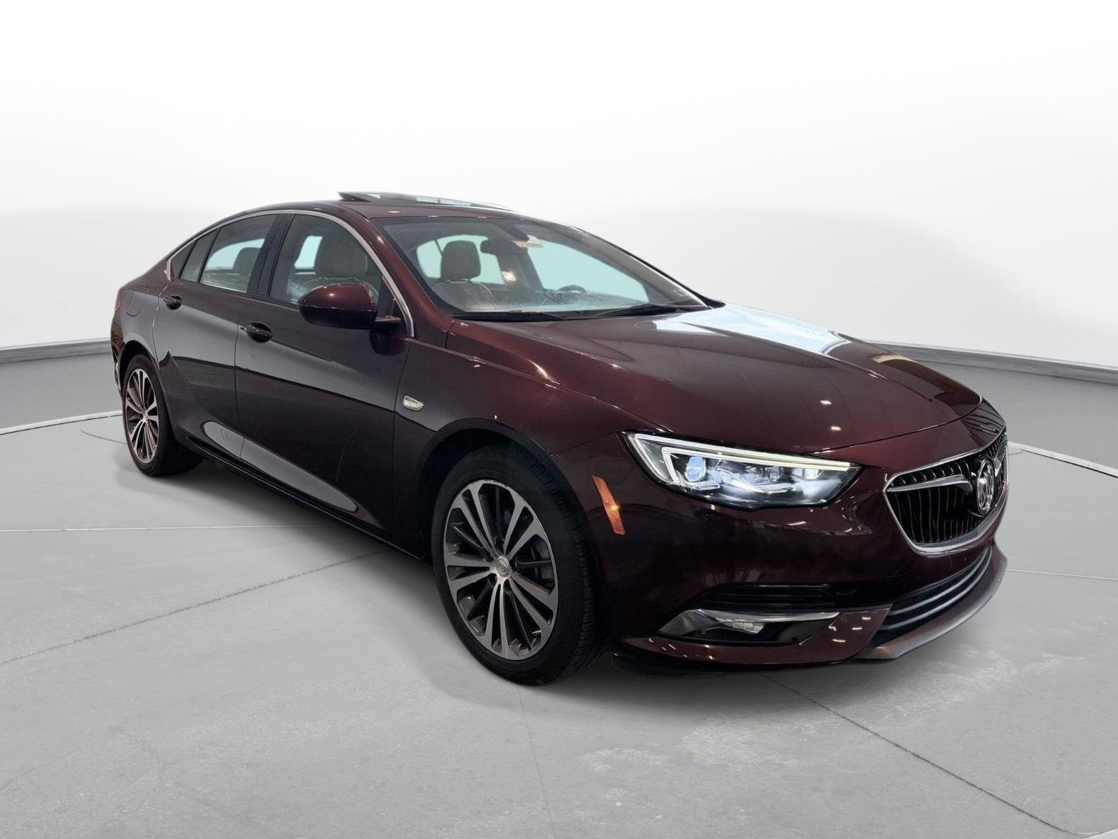 Used 2018 Buick Regal Essence w/ Driver Confidence Package #1 FWD image 8