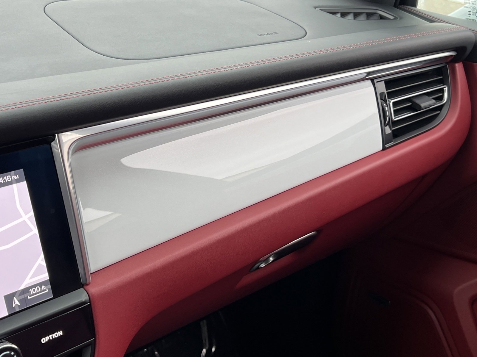 Certified 2025 Porsche Macan image 29