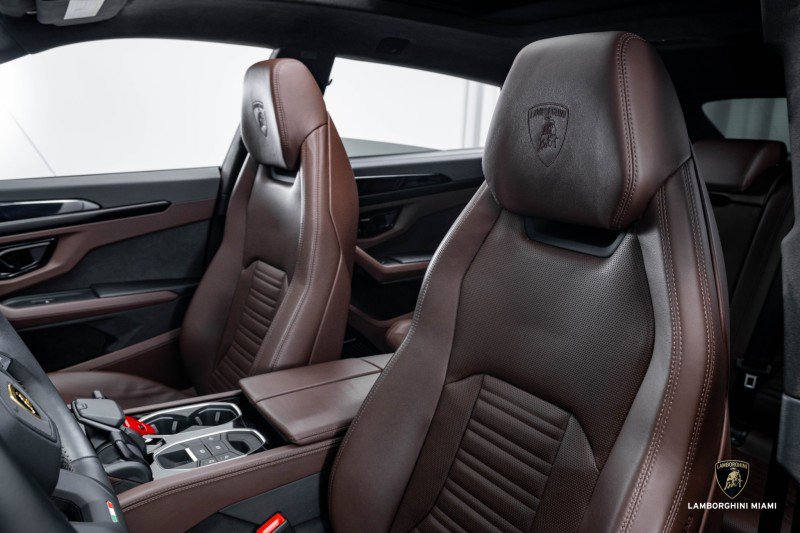 Used 2025 Lamborghini Urus SE image 30