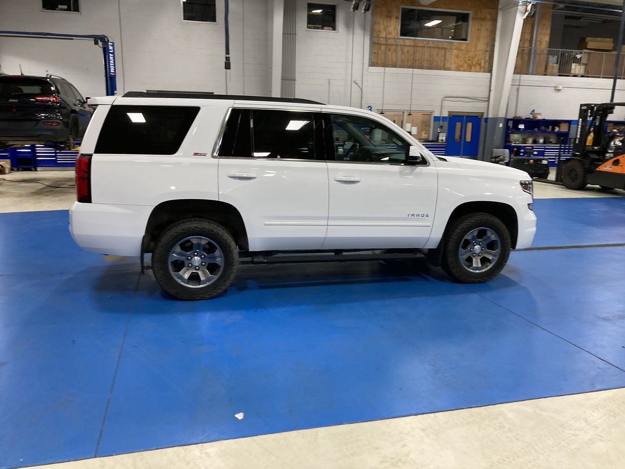 Used 2020 Chevrolet Tahoe LT w/ Off-Road Package AWD/4WD image 8