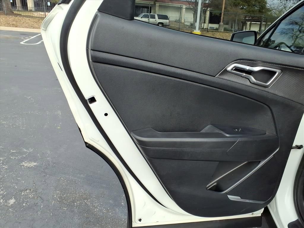 Used 2024 Kia Sportage LX image 18