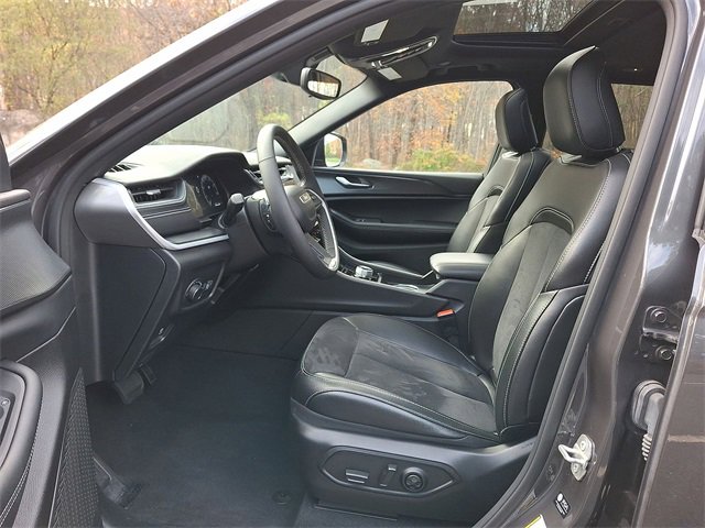 Used 2024 Jeep Grand Cherokee Altitude image 14