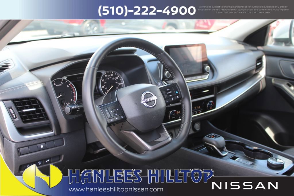 Used 2025 Nissan Rogue SV AWD/4WD image 12