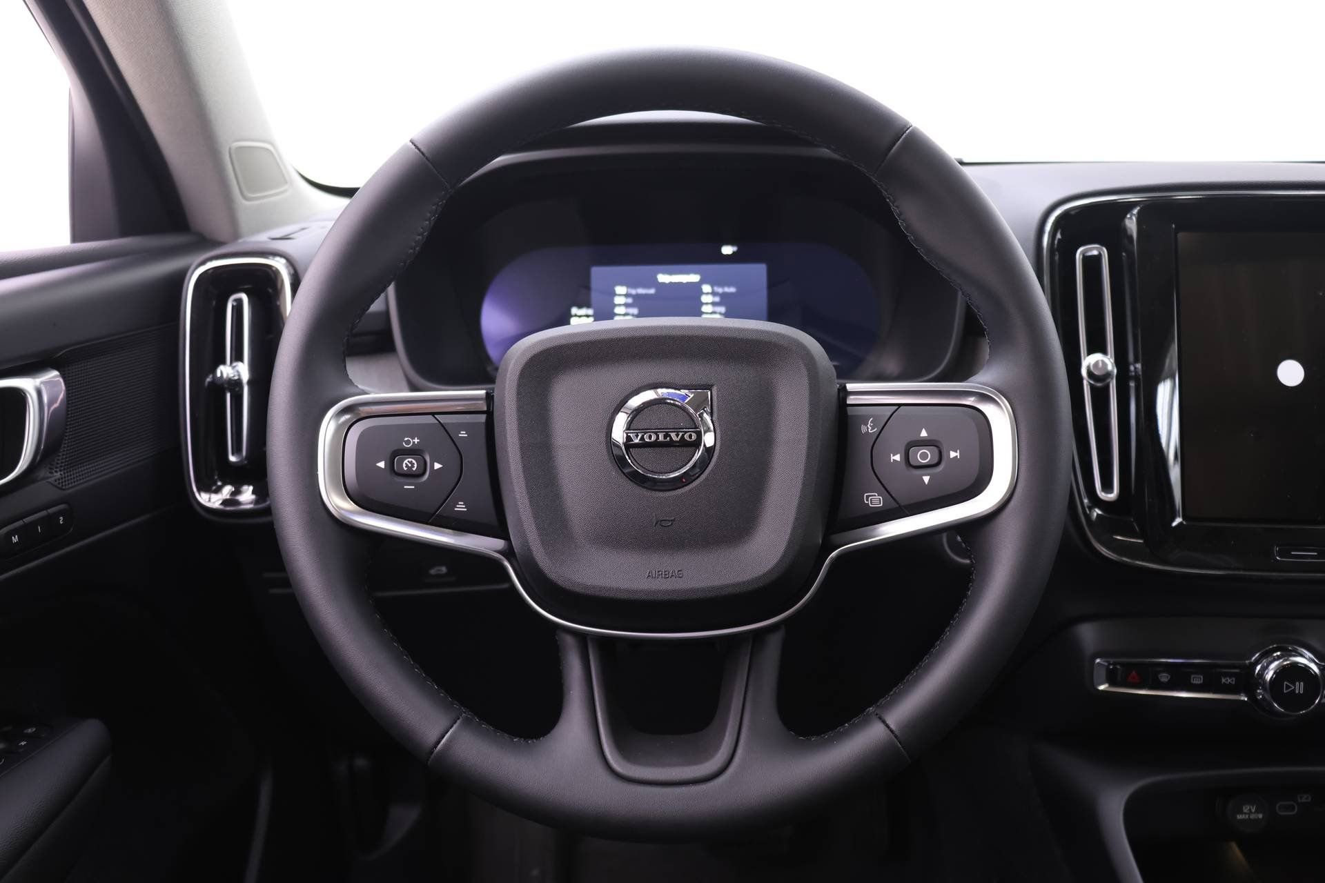 New 2026 Volvo XC40 B5 Plus w/ Protection Package Premier AWD/4WD image 15
