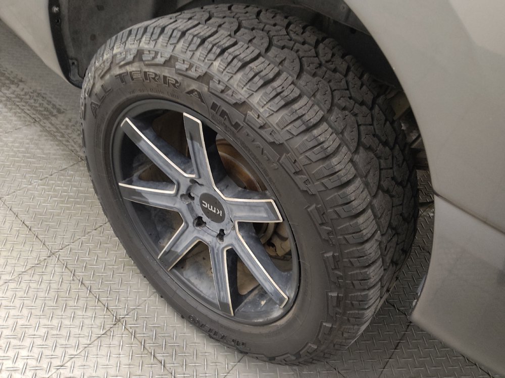 Used 2017 Nissan Titan SV RWD image 31