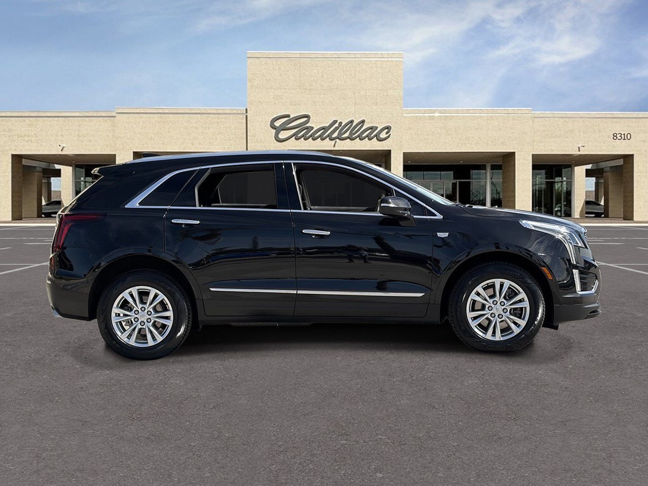 Certified 2024 Cadillac XT5 Luxury w/ LPO, Floor Liner Package FWD image 5
