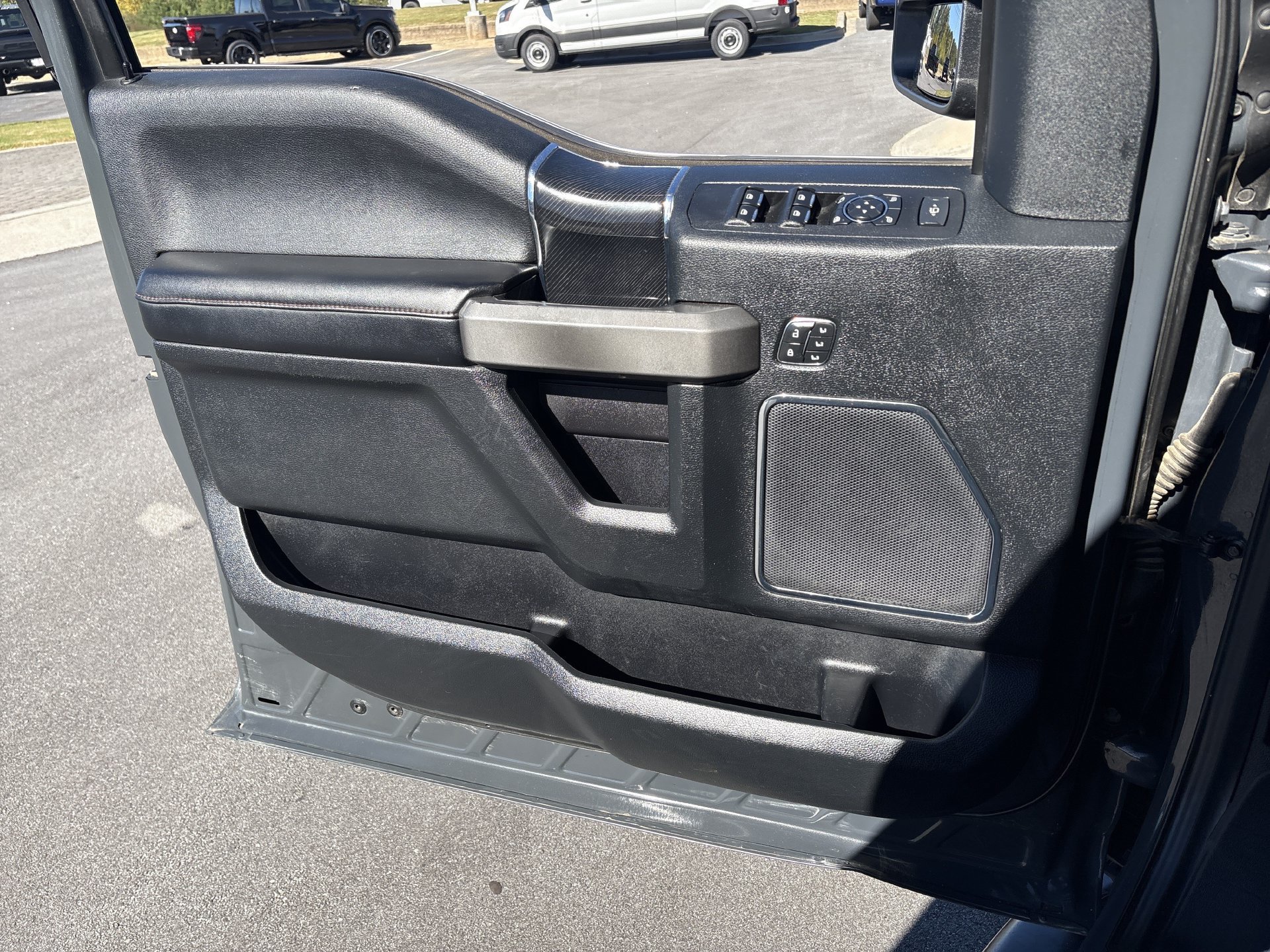 Used 2021 Ford F250 Platinum w/ FX4 Off-Road Package AWD/4WD image 12