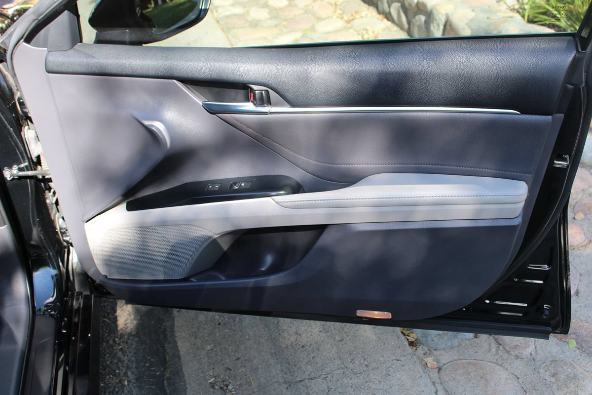 Used 2018 Toyota Camry XLE FWD image 18