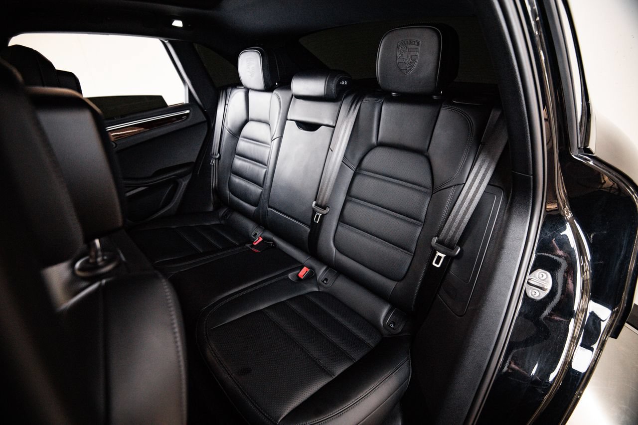 Certified 2023 Porsche Macan S AWD/4WD image 24