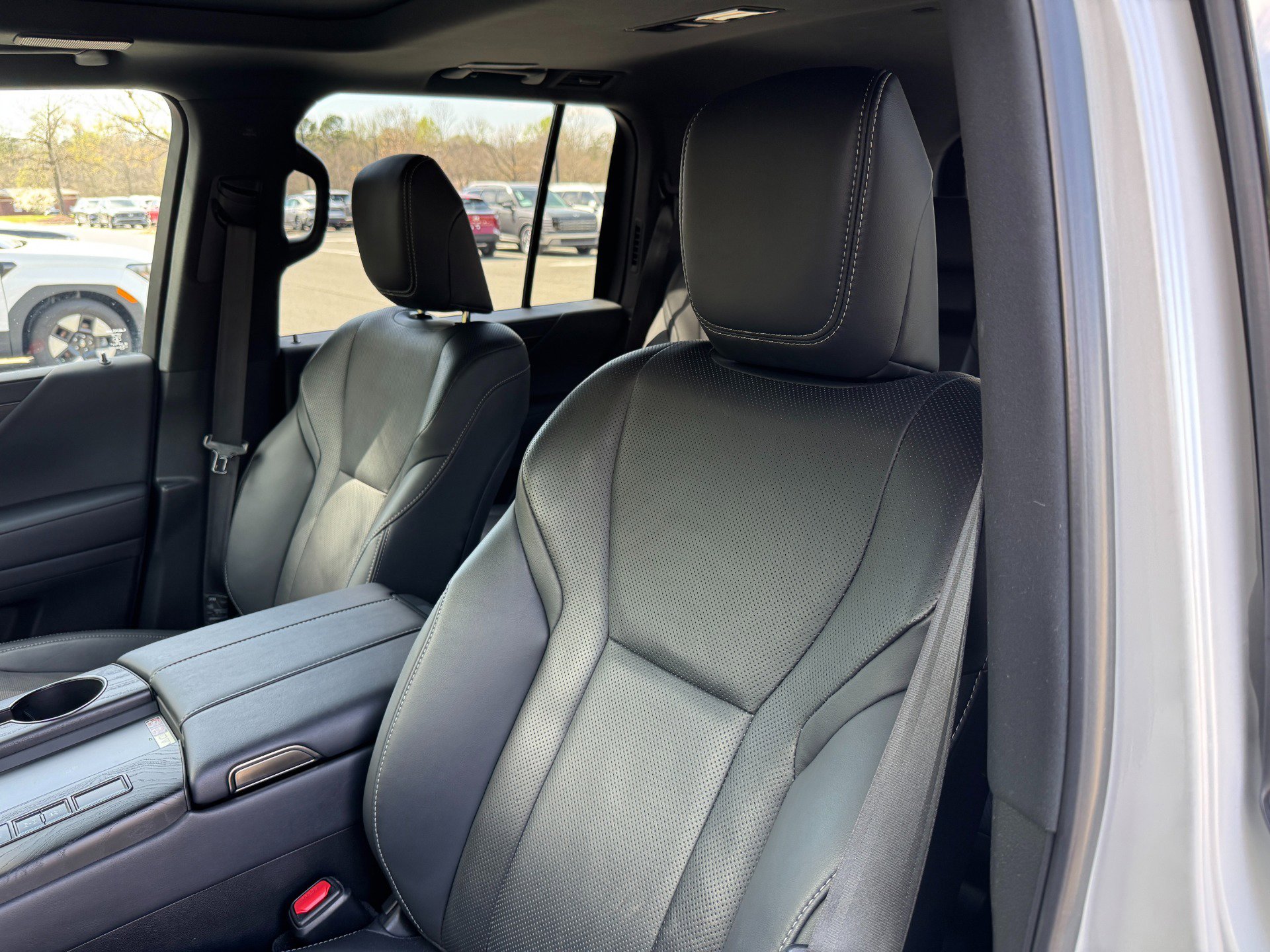 Used 2024 Lexus LX 600 4WD w/ Appearance Package image 22