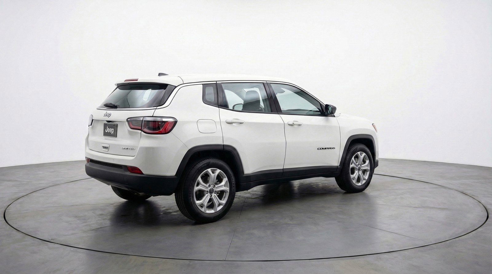 Used 2025 Jeep Compass Latitude AWD/4WD image 9