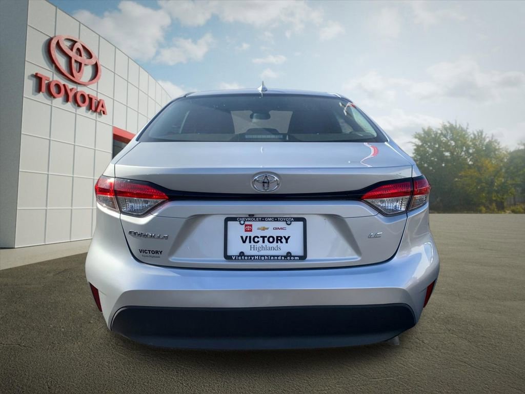 Used 2025 Toyota Corolla LE image 4