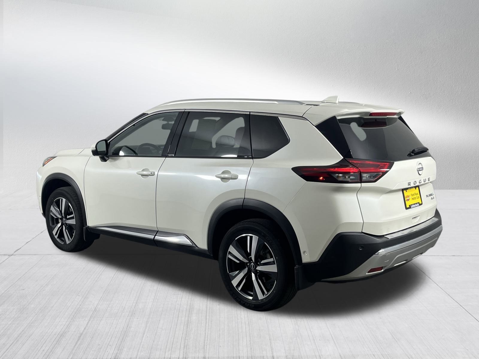 Used 2023 Nissan Rogue Platinum image 5