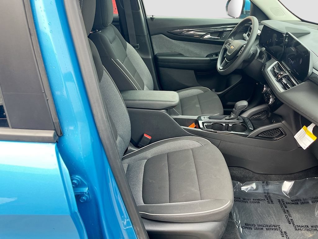 Used 2025 Chevrolet TrailBlazer LT AWD/4WD image 26