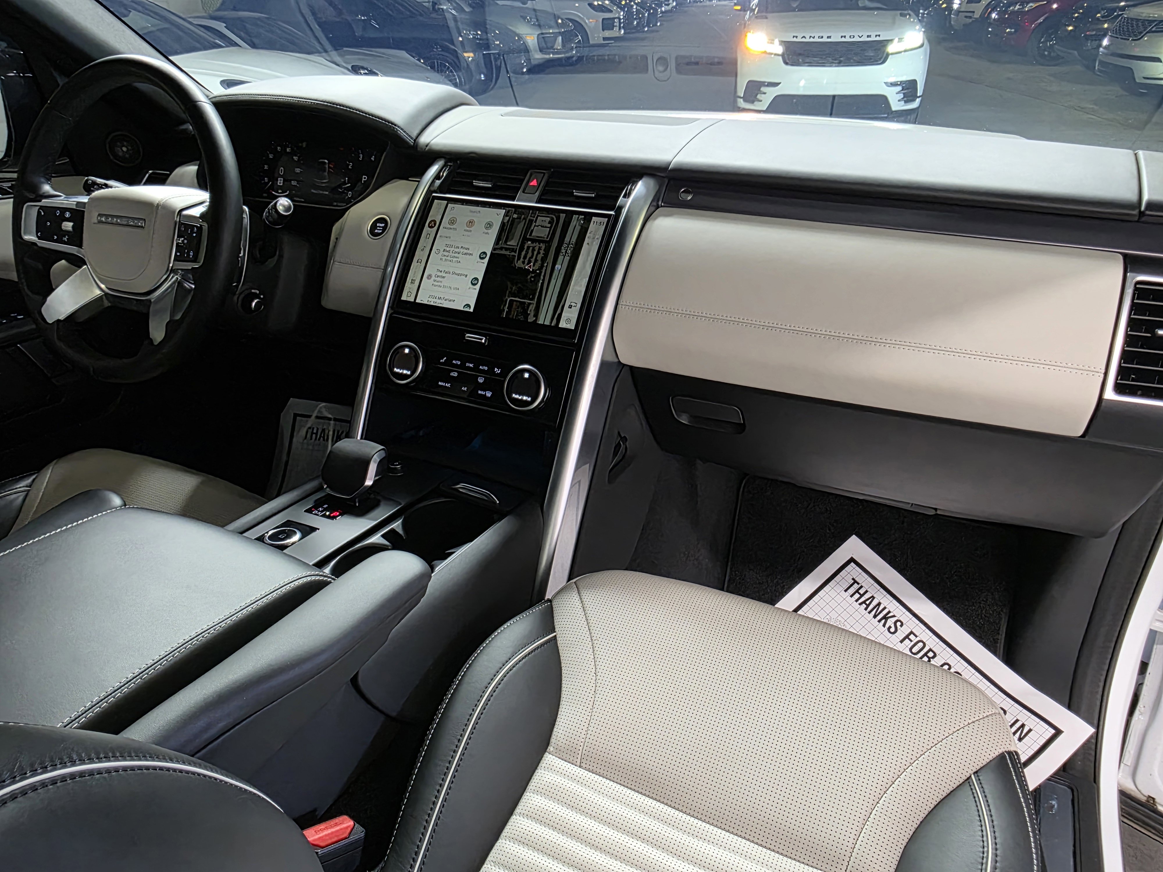 Used 2024 Land Rover Discovery Metropolitan Edition image 18