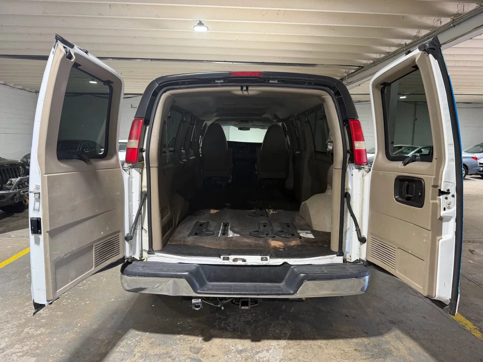 Used 2010 GMC Savana 3500 LT w/ LT Preferred Equipment Group RWD image 7