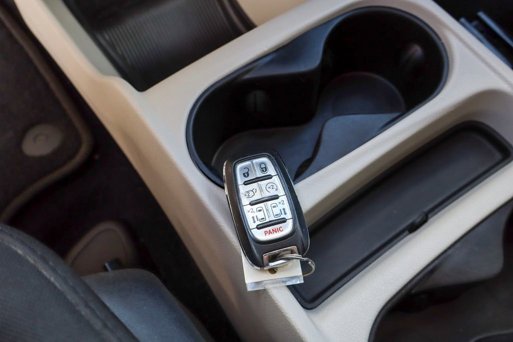 Used 2022 Chrysler Voyager LX FWD image 32