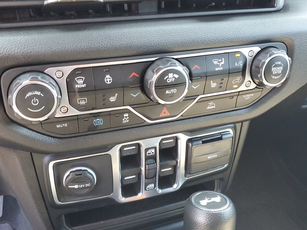 Used 2024 Jeep Wrangler Unlimited w/ Convenience Group AWD/4WD image 17