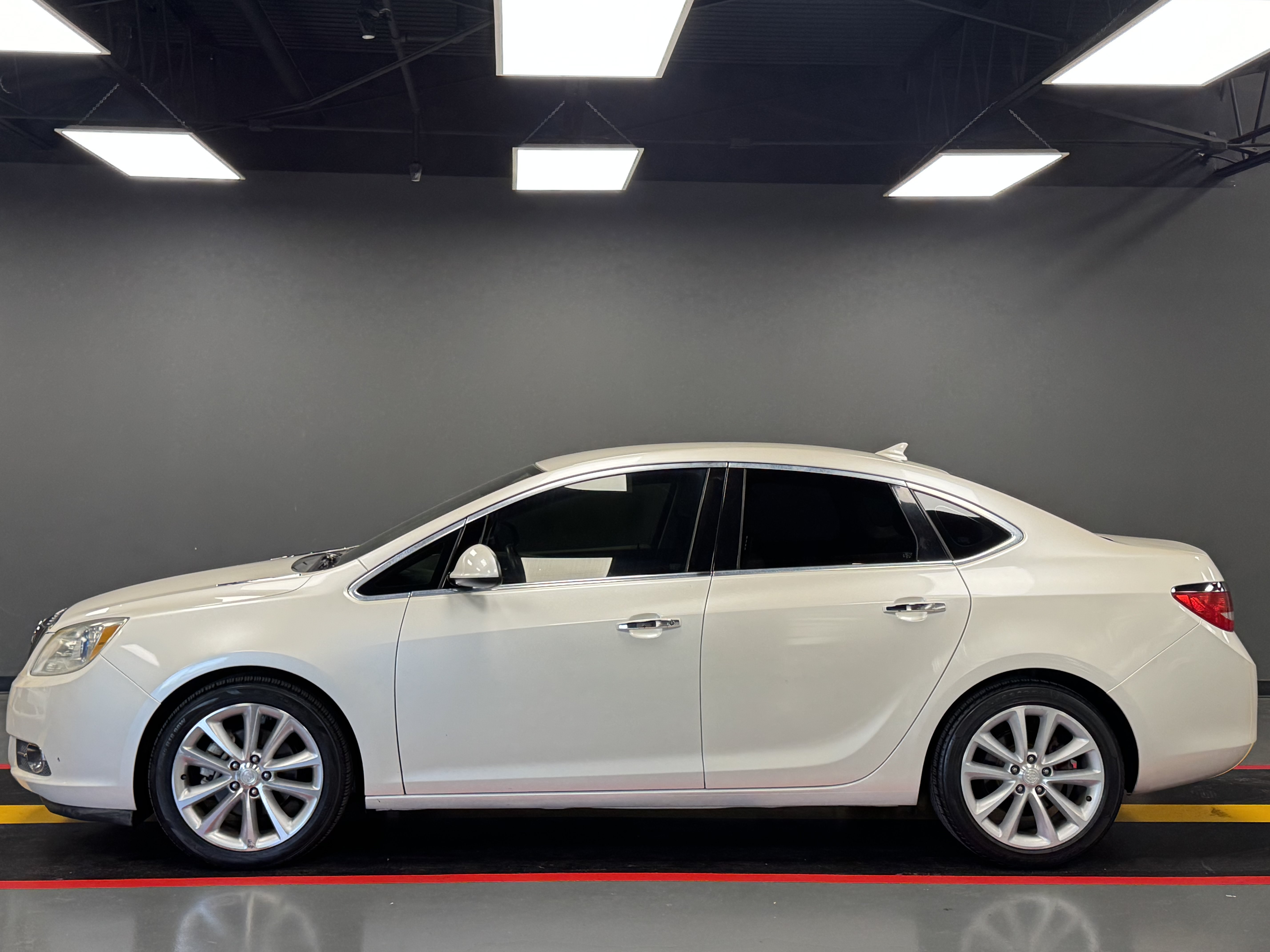Used 2013 Buick Verano FWD image 3