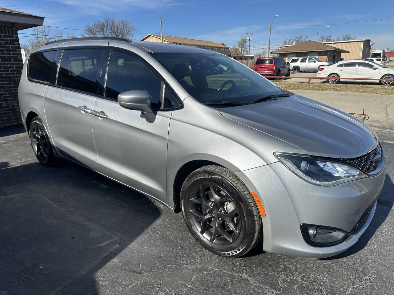 Used 2019 Chrysler Pacifica Touring-L w/ Premium Audio Group image 5