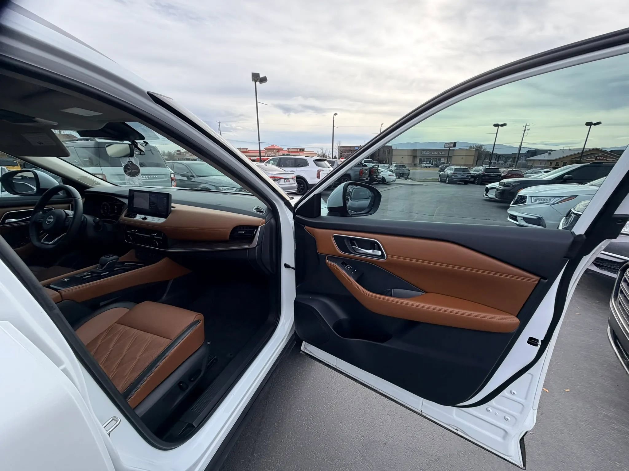 Used 2024 Nissan Rogue Platinum w/ Platinum Premium Package image 34