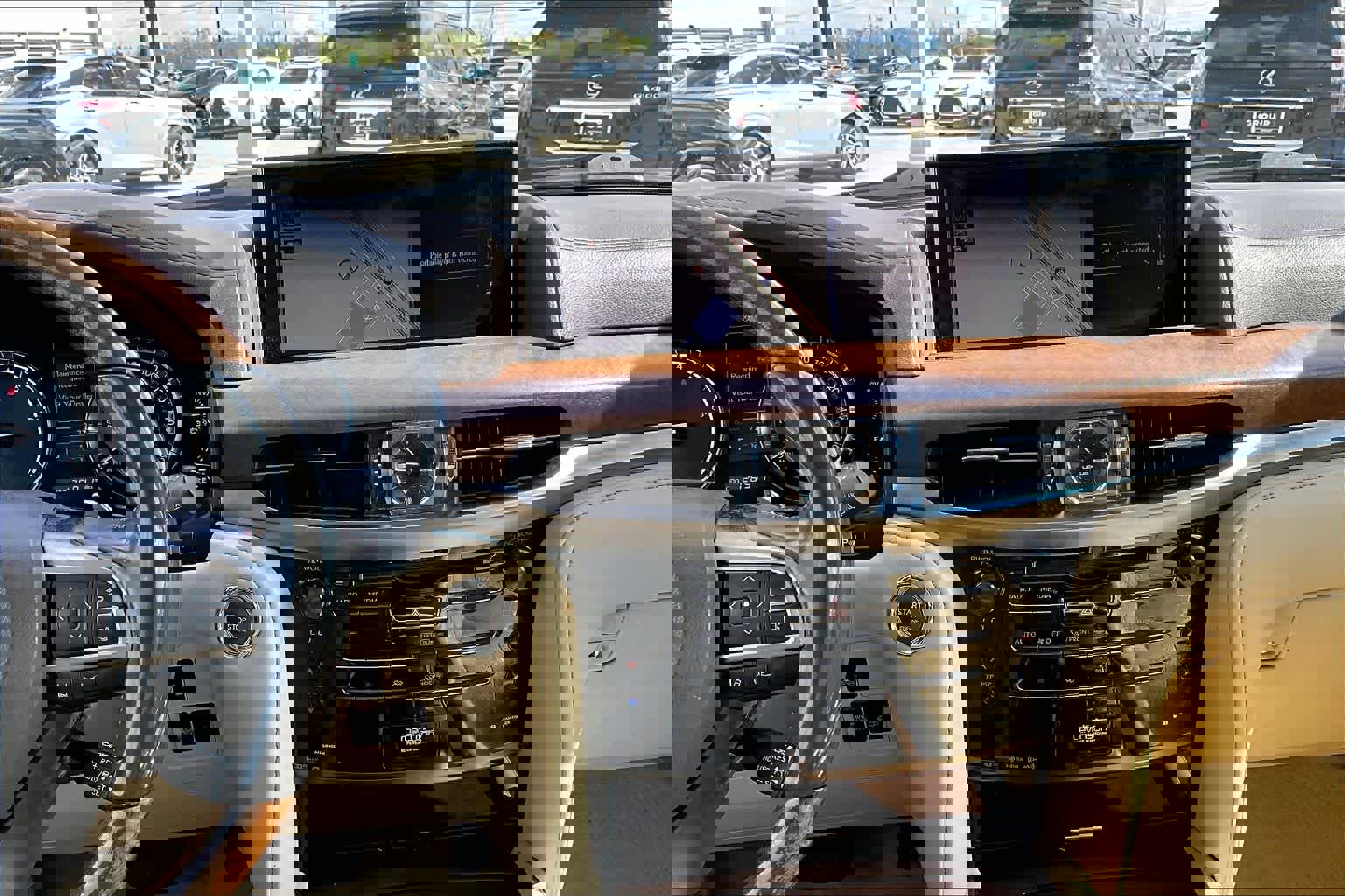 Used 2017 Lexus LX 570 4WD w/ Luxury Package image 7