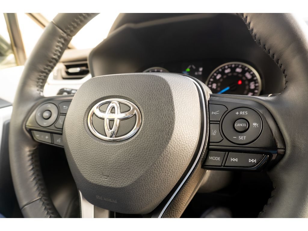 Used 2022 Toyota RAV4 XLE Premium AWD/4WD image 30