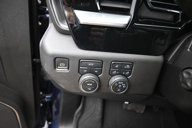 Used 2023 Chevrolet Silverado 1500 LTZ w/ LTZ Convenience Package II AWD/4WD image 33