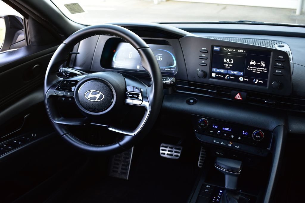 Used 2025 Hyundai Elantra Sport FWD image 25