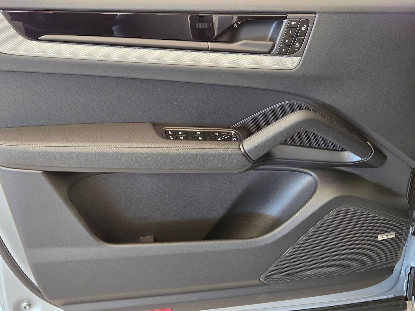 Certified 2026 Porsche Cayenne AWD/4WD image 14
