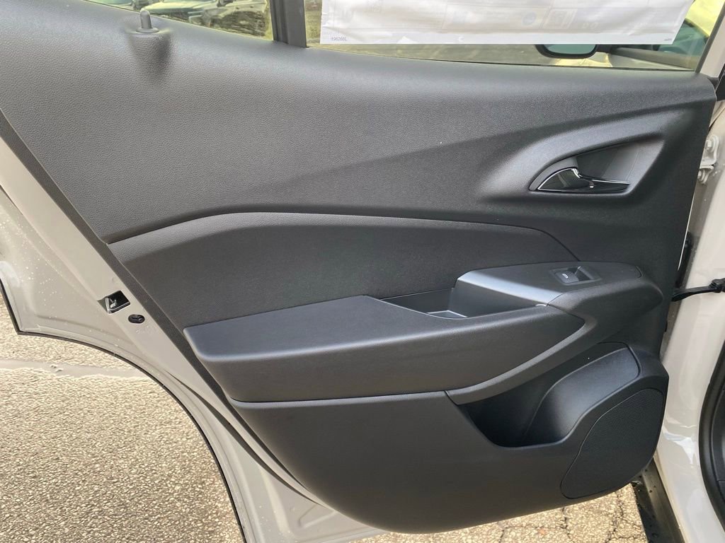 New 2026 Chevrolet Trax RS w/ Sunroof Package image 24