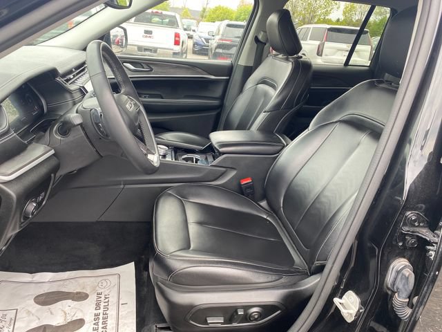 Used 2023 Jeep Grand Cherokee Limited AWD/4WD image 16