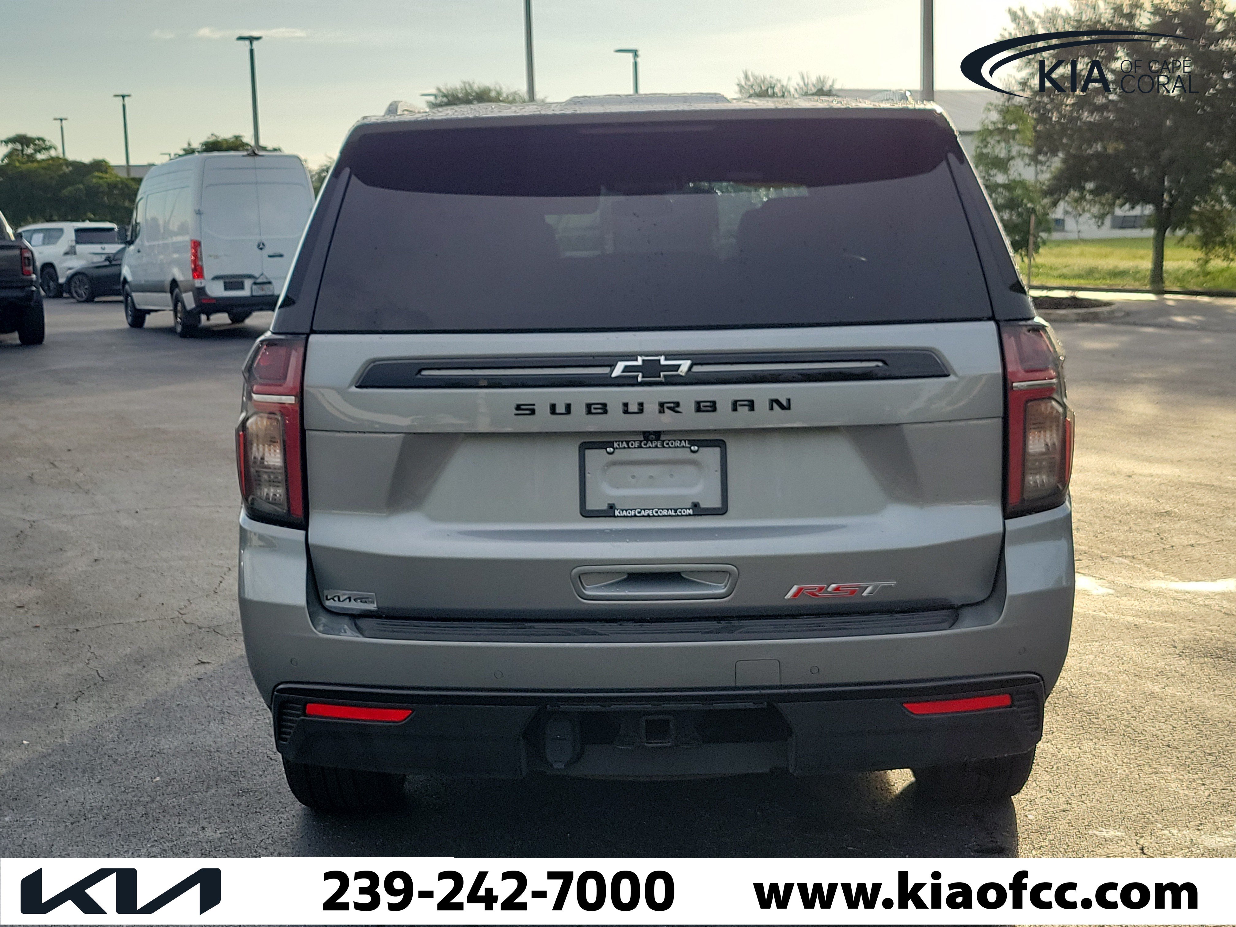 Used 2024 Chevrolet Suburban RST RWD image 5