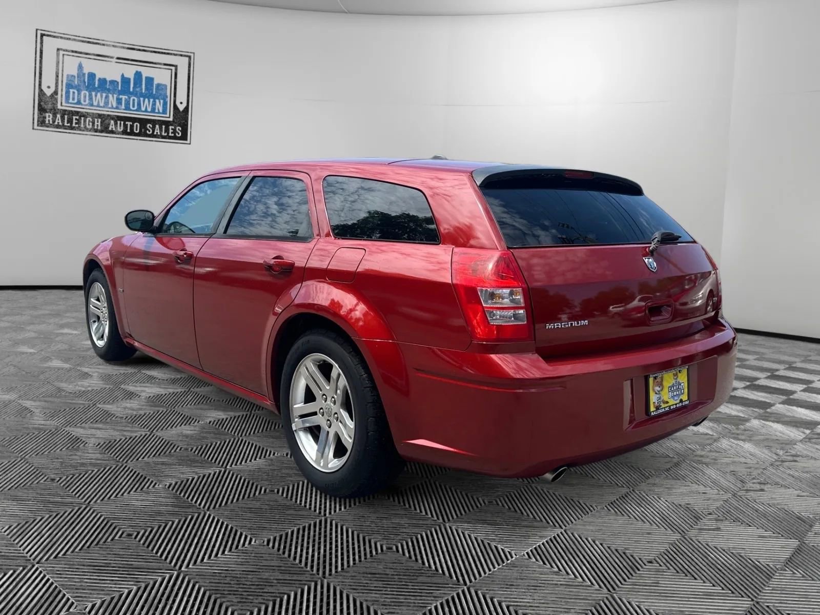 Used 2005 Dodge Magnum R/T w/ Convenience Group II RWD image 8