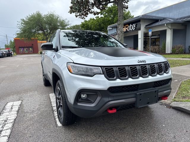Used 2024 Jeep Compass Trailhawk image 2