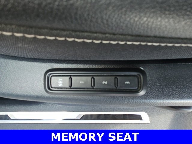 Used 2022 Volkswagen Tiguan SEL R-Line image 19