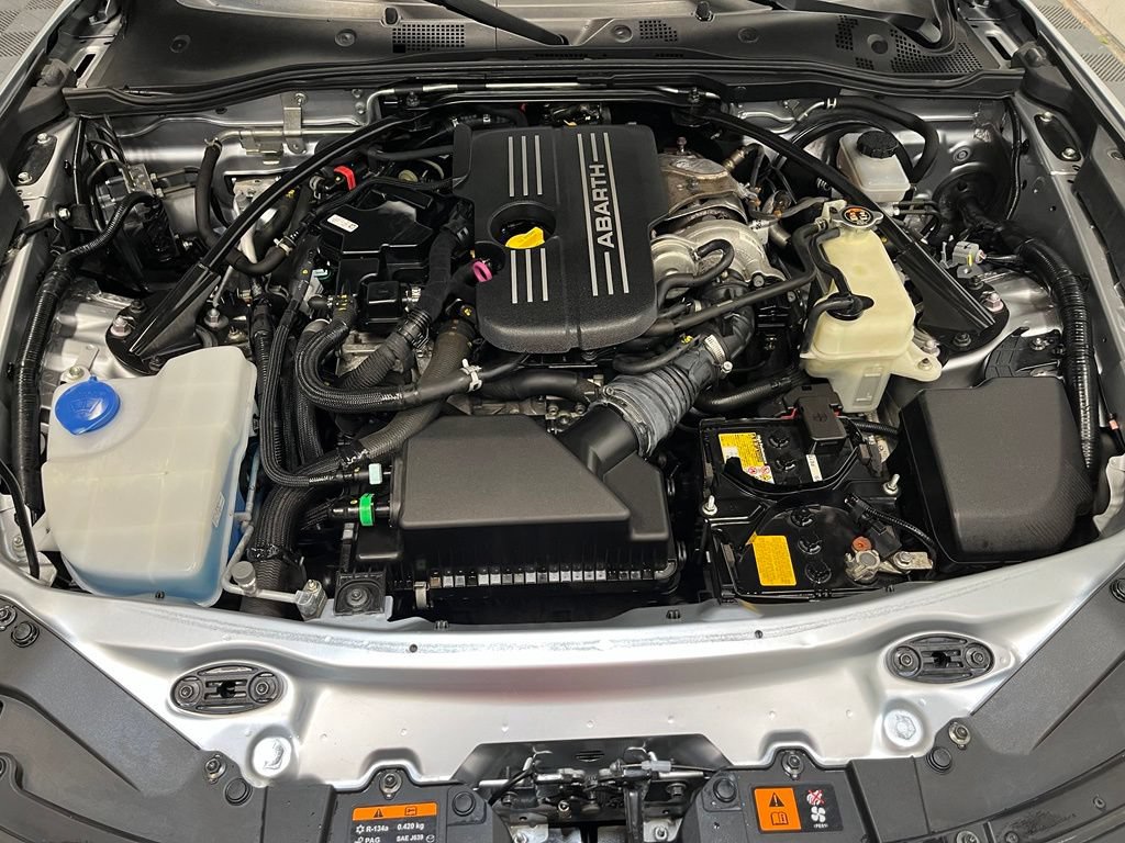 Used 2018 FIAT 124 Spider Abarth w/ Convenience Group RWD image 16