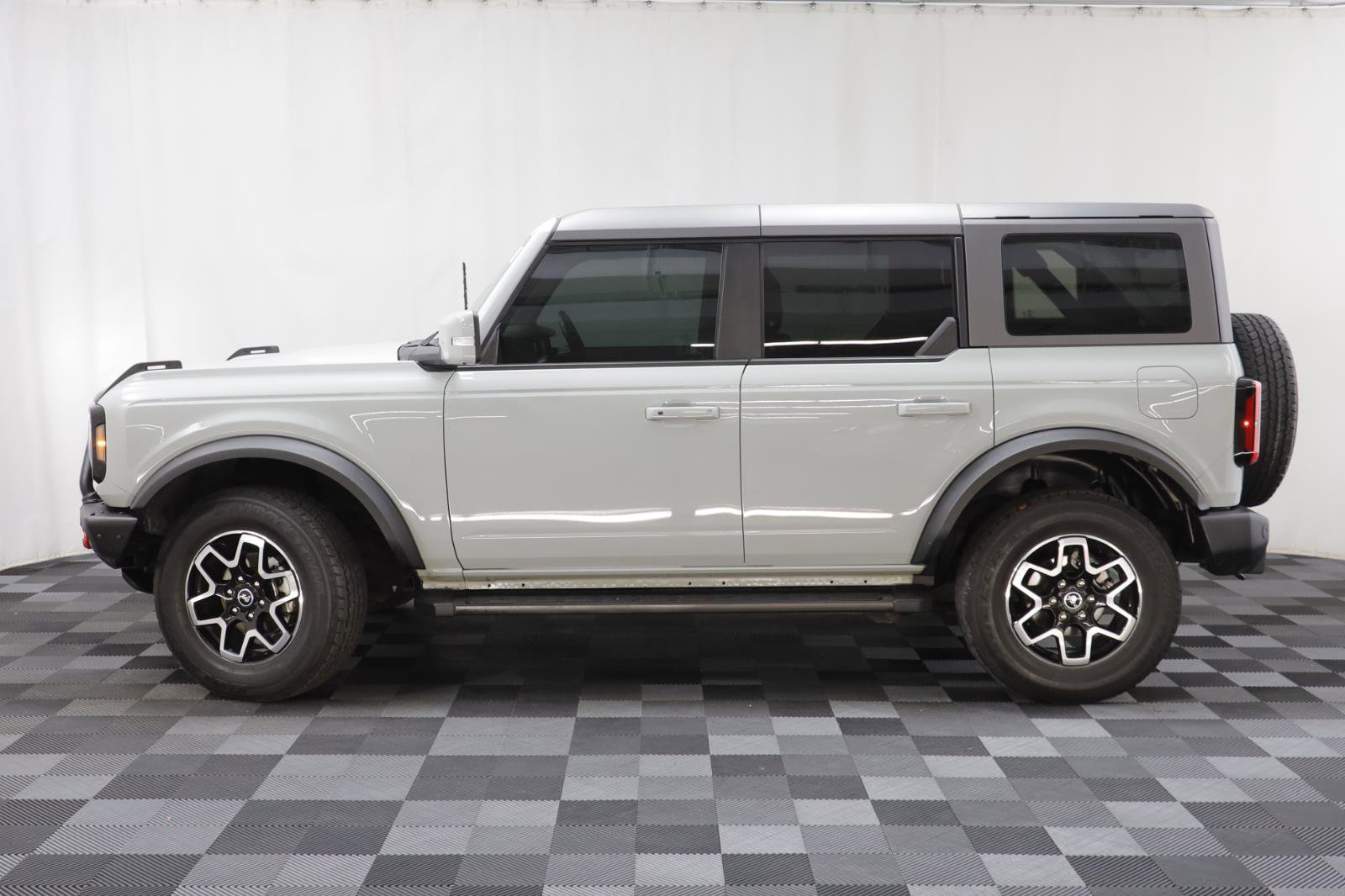 Used 2021 Ford Bronco Outer Banks image 4