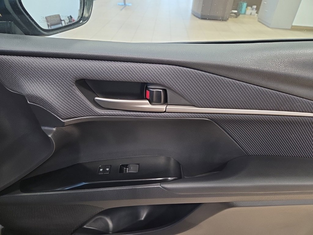 Used 2025 Toyota Camry SE image 19