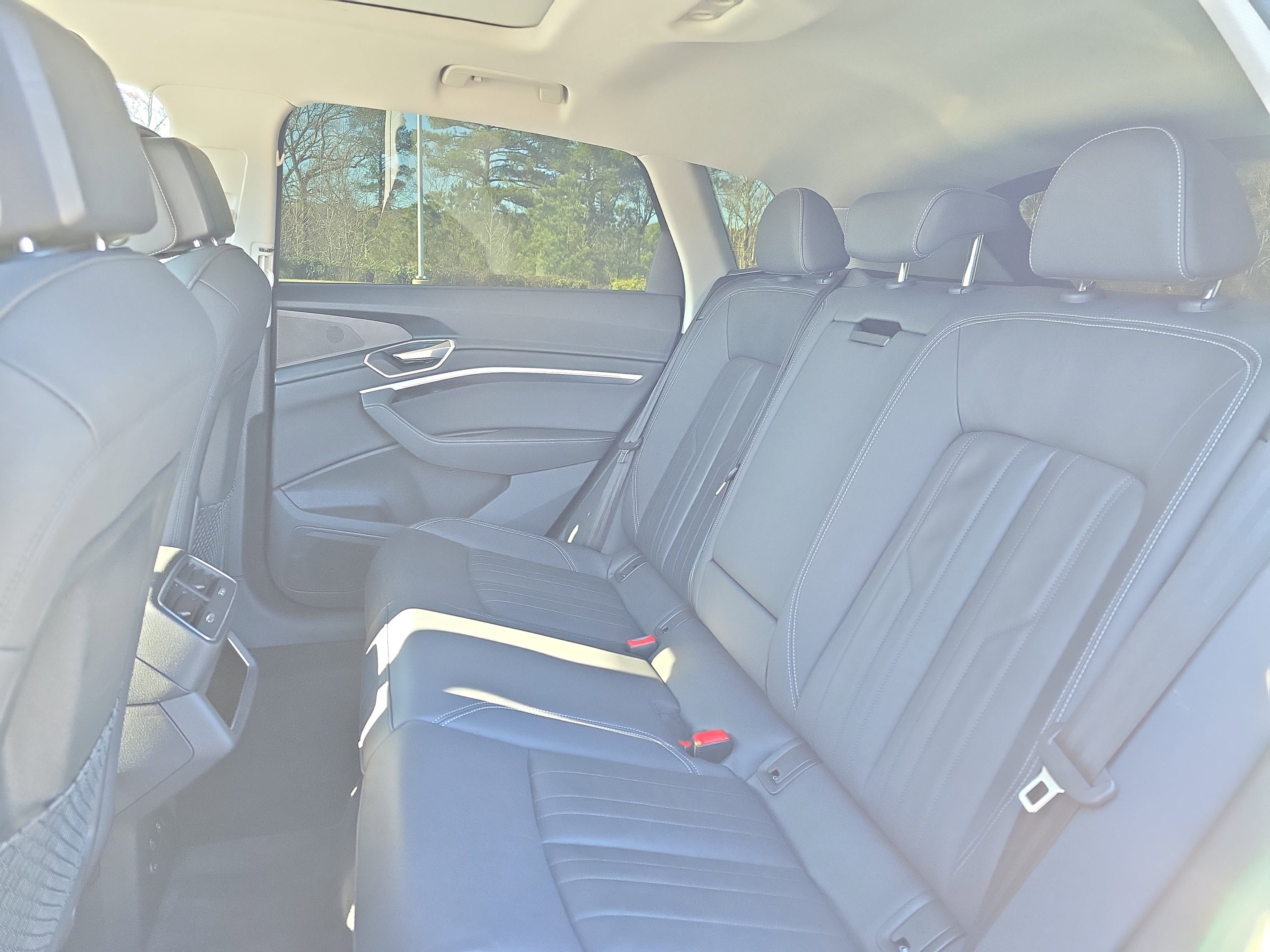 Certified 2022 Audi e-tron Premium image 14