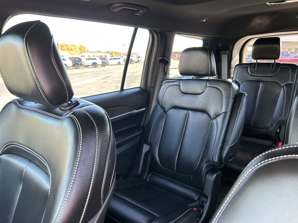 Used 2025 Jeep Grand Cherokee L Limited w/ Black Appearance Package image 13