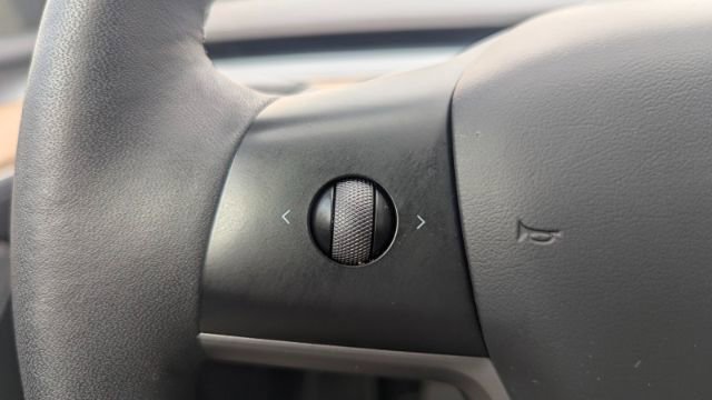 Used 2023 Tesla Model Y Long Range image 25